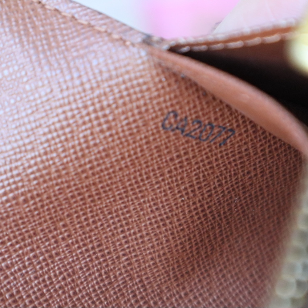 Louis Vuitton Classic Monogram Sarah Wallet - Picture 10 of 12